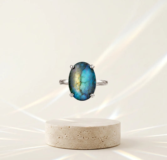 Labradorite Ring – The Stone of emotional strength and inner transformation
